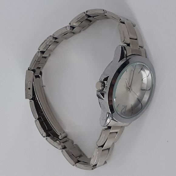 Women's Unbranded Wristwatch Silver Tone Analog Bracelet Style Band Career - Picture 9 of 12